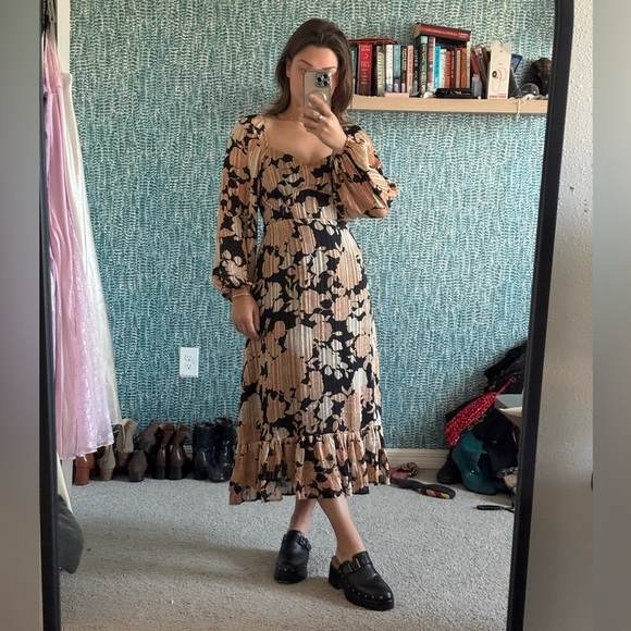 MINKPINK Dresses & Skirts - MINKPINK Revolve‎ Bonnie Pleated Plisse Midi Dress Black Multi Floral Medium New